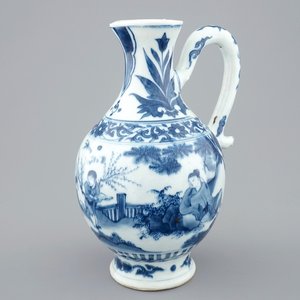 A blue and white Chinese jug, Transitional period, 1620-1683 — photo 1