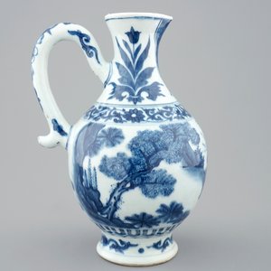 A blue and white Chinese jug, Transitional period, 1620-1683 — photo 4