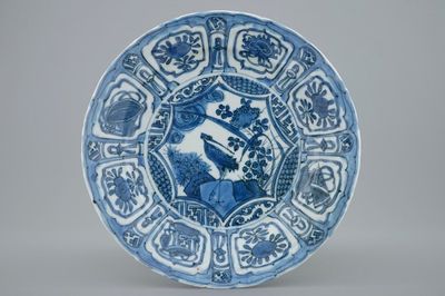 A blue and white Chinese kraak porcelain plate with a crane, Wanli, 1573-1619