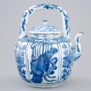 A blue and white Chinese kraak porcelain wine pot, Wanli, 1573-1619 — 照片 3
