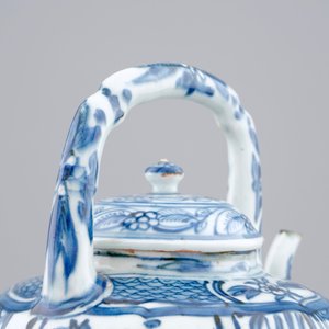 A blue and white Chinese kraak porcelain wine pot, Wanli, 1573-1619 — 照片 6