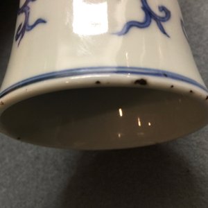 A blue and white Chinese lotus scroll bottle vase, Transitional period, 1620-1683 — photo 9