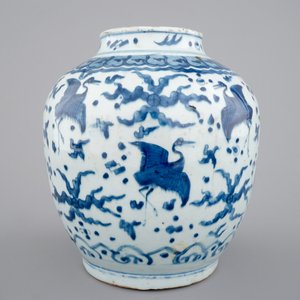 A blue and white Chinese Ming Dynasty "One hundred cranes" vase — photo 4