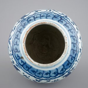 A blue and white Chinese Ming Dynasty "One hundred cranes" vase — photo 6