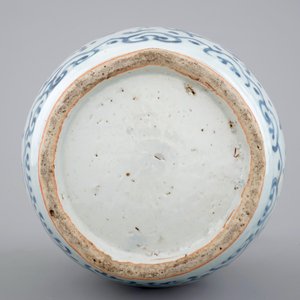 A blue and white Chinese Ming Dynasty "One hundred cranes" vase — photo 9