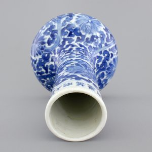 A blue and white Chinese porcelain bottle-shaped vase with Wan-Li mark, Kangxi, ca. 1700 — foto 6