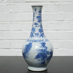 A blue and white Chinese porcelain bottle vase, Transitional, 17th C. — photo 11