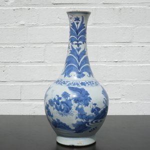 A blue and white Chinese porcelain bottle vase, Transitional, 17th C. — photo 12
