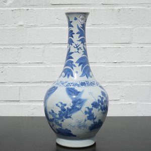 A blue and white Chinese porcelain bottle vase, Transitional, 17th C. — photo 9