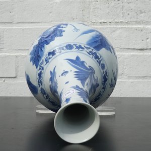 A blue and white Chinese porcelain bottle vase, Transitional, 17th C. — photo 11