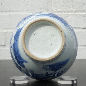 A blue and white Chinese porcelain bottle vase, Transitional, 17th C. — photo 12
