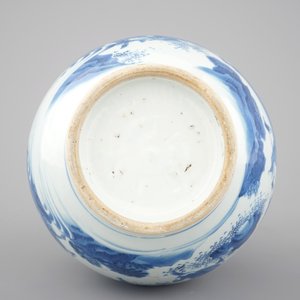 A blue and white Chinese porcelain bottle vase, Transitional, 17th C. — photo 6