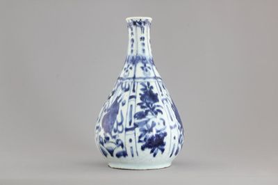 A blue and white Chinese porcelain bottle vase, Wan-Li, Ming Dynasty