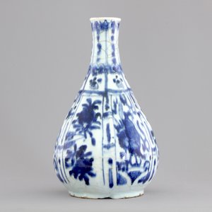 A blue and white Chinese porcelain bottle vase, Wan-Li, Ming Dynasty — foto 4