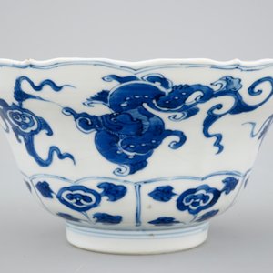 A blue and white Chinese porcelain bowl and a plate, Kangxi — 照片 4