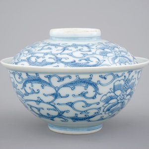 Een blauw-witte Chinees porseleinen dekselkom, 19e eeuw — foto 4