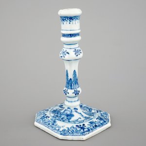 A blue and white Chinese porcelain candlestick, Qianlong, 18th C. — photo 1