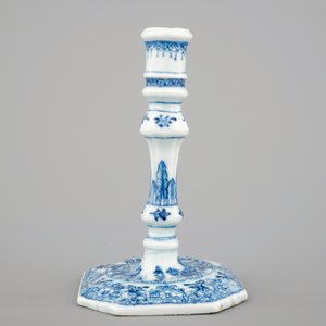 A blue and white Chinese porcelain candlestick, Qianlong, 18th C. — photo 5