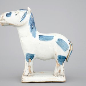 Een blauw-wit Chinees porseleinen paard voor de Nederlandse markt, 18e eeuw — foto 2