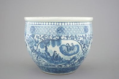A blue and white Chinese porcelain fish bowl, 19th C.