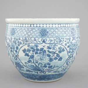 A blue and white Chinese porcelain fish bowl, 19th C. — foto 2
