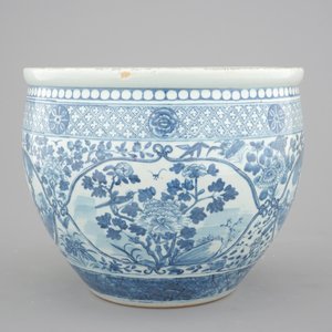 A blue and white Chinese porcelain fish bowl, 19th C. — foto 4