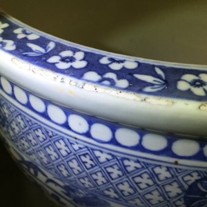 A blue and white Chinese porcelain fish bowl, 19th C. — foto 9