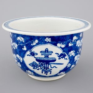 A blue and white Chinese porcelain flower bowl, Kangxi, ca. 1700 — foto 1