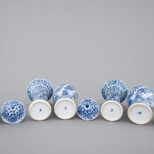 A blue and white Chinese porcelain garniture of 5 vases, Kangxi, 18th C. — photo 6