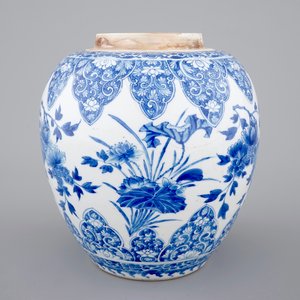 A blue and white Chinese porcelain ginger jar, Kangxi, ca. 1700 — foto 1