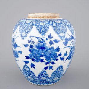 A blue and white Chinese porcelain ginger jar, Kangxi, ca. 1700 — foto 3