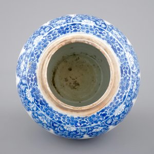 A blue and white Chinese porcelain ginger jar, Kangxi, ca. 1700 — foto 5
