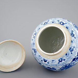 A blue and white Chinese porcelain ginger jar with cover, Kangxi, ca. 1700 — 照片 6