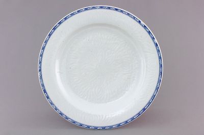 A blue and white Chinese porcelain incised dish, Qianlong, 18th C.