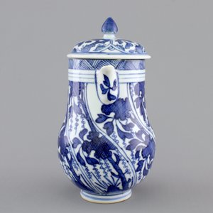 A blue and white Chinese porcelain jug and cover, Kangxi, ca. 1700 — foto 2