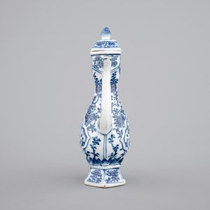 A blue and white Chinese porcelain jug with cover for the Islamic market, Kangxi, ca. 1700 — photo 5