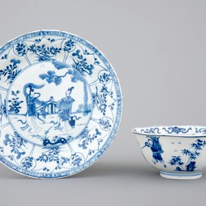 A blue and white Chinese porcelain octagonal bowl and a plate, Kangxi, ca. 1700 — photo 1