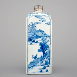 A blue and white Chinese porcelain silver-mounted VOC tea caddy, Kangxi, ca. 1700 — photo 2