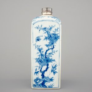A blue and white Chinese porcelain silver-mounted VOC tea caddy, Kangxi, ca. 1700 — photo 3