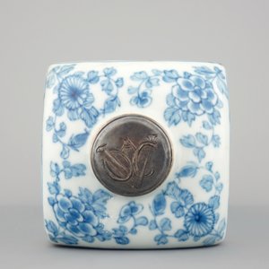 A blue and white Chinese porcelain silver-mounted VOC tea caddy, Kangxi, ca. 1700 — photo 5