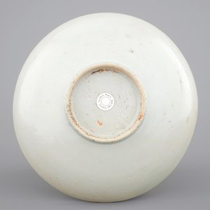 A blue and white Chinese shipwreck porcelain plate with a leaf, late Ming Dynasty — photo 2