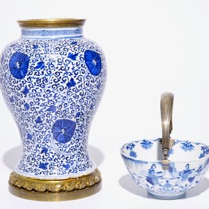 A blue and white Chinese silver-handled bowl, Kangxi mark and of the period, and a bronze-mounted vase, Kangxi — photo 4