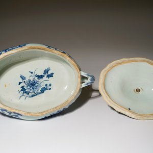 A blue and white Chinese tureen and cover, Qianlong — photo 5