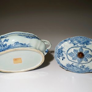 A blue and white Chinese tureen and cover, Qianlong — photo 6
