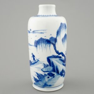 A blue and white Chinese vase with a mountainous landscape, Kangxi — photo 4