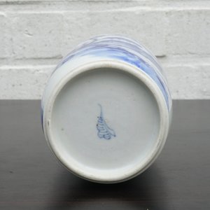 A blue and white Chinese vase with a mountainous landscape, Kangxi — photo 9