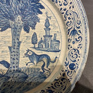 A blue and white dish with animals around a tree, Laterza, Italy, 18th C. — photo 3