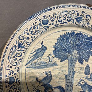 A blue and white dish with animals around a tree, Laterza, Italy, 18th C. — photo 6