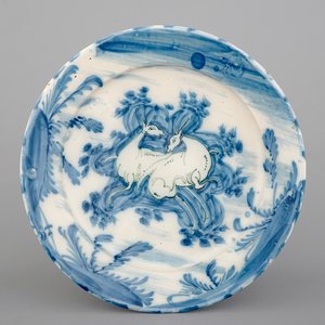 A blue and white dish with deers, Savona, 17/18th C. — 照片 1