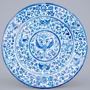 A blue and white dish with double eagles, Delft or Haarlem, 17th C. — 照片 1